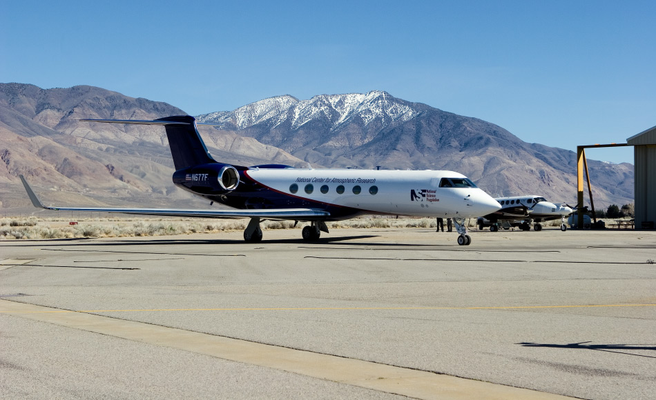 Die NSF/NCAR Gulfstream V ist eine topmodernes Observationsflugzeug, welches mit Instrumenten an Bord gemischt-phasige Wolken (Eis und Wasser) und superkalte Wolken (nur Wasser) über dem Südpolarmeer in diesem Sommer untersuchen wird. Bild: ©UCAR, licensed under a Creative Commons Attribution-NonCommercial 4.0 International (CC BY-NC 4.0) License, via OpenSky