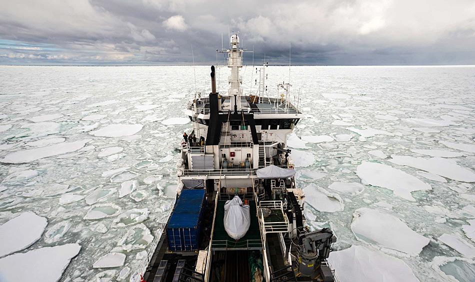 Die Eisgängigkeit der RV Tangaroa war unverzichtbar für die Forscher, um das Ökosystem des Südpolarmeers zu untersuchen. Photo: Dave Allen, NIWA