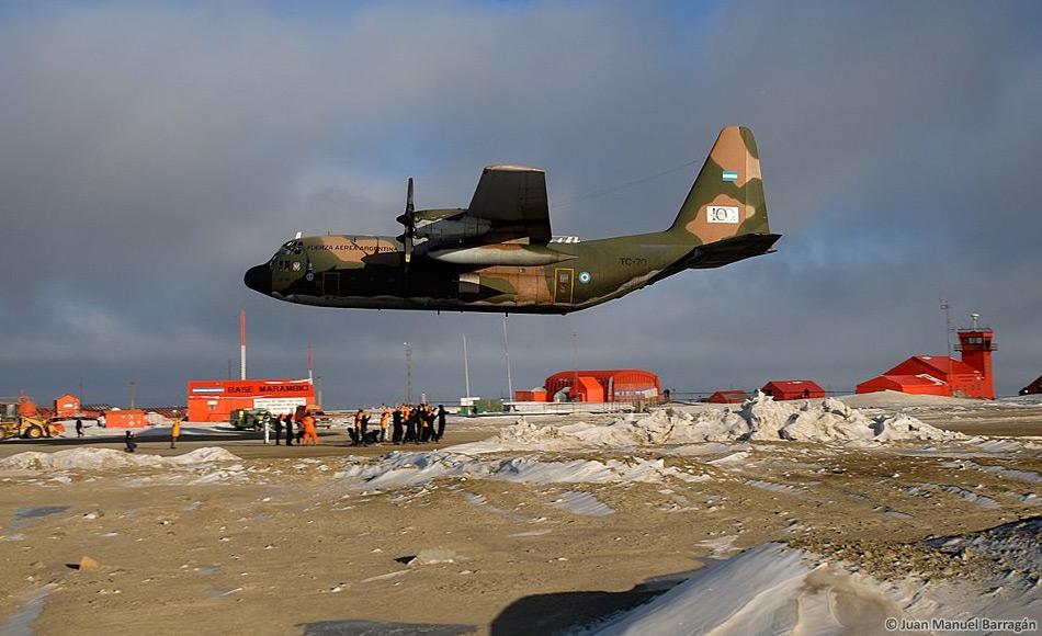 Bisher sind nur Militärmaschinen auf der Station Marambio gelandet, um die Station zu versorgen und Personal zu transportieren. Für das argentinische Antarktisprogramm ist die argentinische Marine und Luftwaffe zuständig. Billd: Juan Manuel Barragán