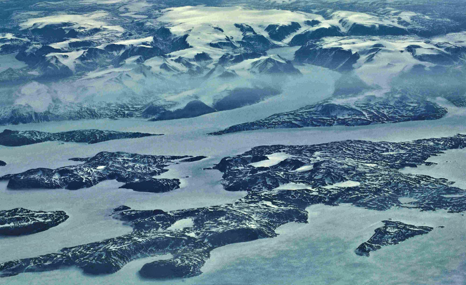 Baffin Island ist Kanadas grösste Insel und die fünftgrösste auf der Welt. Die in der Mitte liegende Barnes Eiskappe enthält das älteste Eis in Kanada und damit auch vitale Informationen über vergangene Klimata. Bild: Ansgar Walk